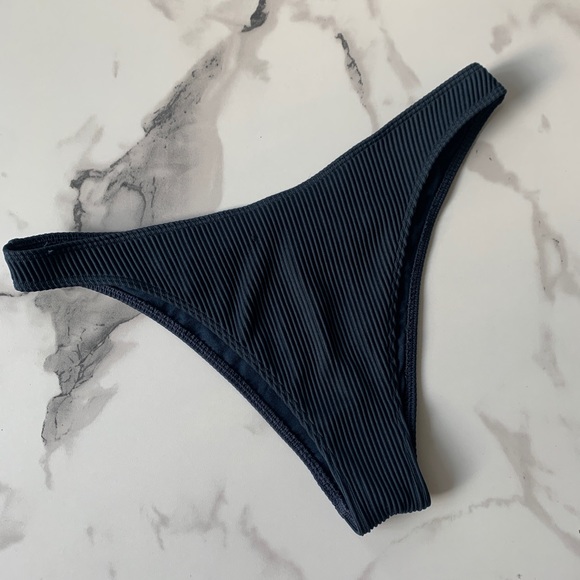 Hollister High waisted Bikini Bottoms - Picture 1 of 3